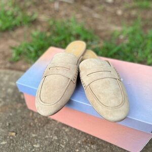 🆕 . Lisa & Vicky Slip on Tan Leather Flats with Classic Design Size 7